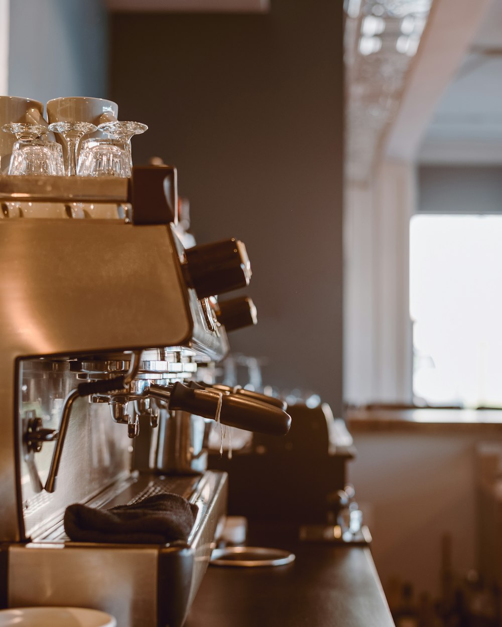 Machine espresso compacte avec moulin intégré